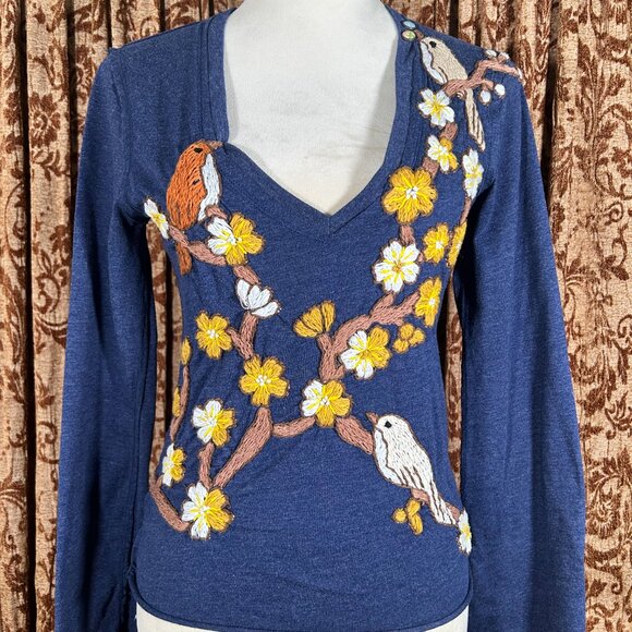 Women's Joystick Hand Embroidered Long Sleeve Top Bird's Flowers NICE Size M - Picture 1 of 7